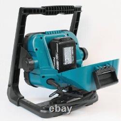 Lumière de travail LED Makita DML805 18v / 14.4v / 240v LXT Li-Ion sur le site de travail au lithium